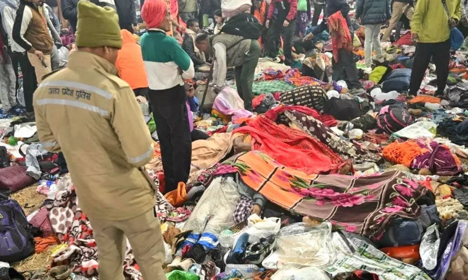 महाकुंभ भगदड़ की क्या थी वजह, इन्वेस्टिगेशन करने मुख्य सचिव और DGP करेंगे दौरा, सुप्रीम कोर्ट पहुंचा मामला