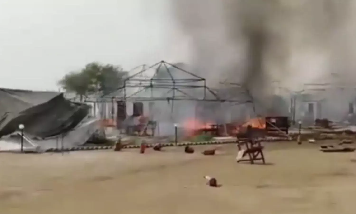 महाकुंभ में दोबारा लगी आग, सेक्टर- 22 के कई पंडाल जले, फायर ब्रिगेड मौके पर पहुंचा