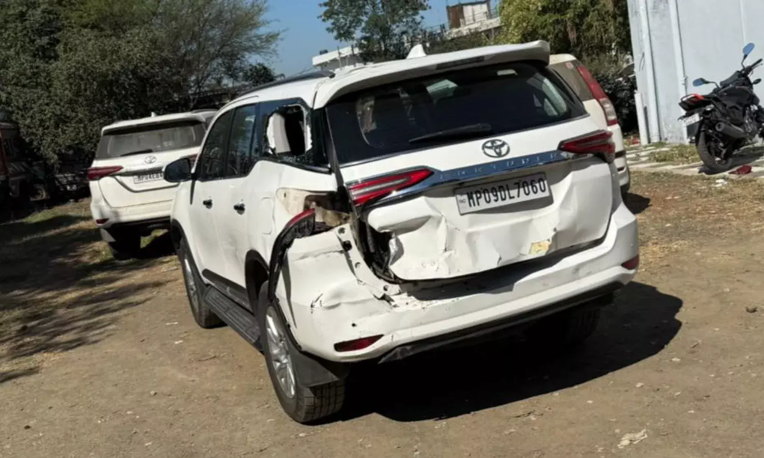 मध्य प्रदेश कांग्रेस अध्यक्ष जीतू पटवारी की गाड़ी का एक्सीडेंट, ट्रक ने मारी टक्कर