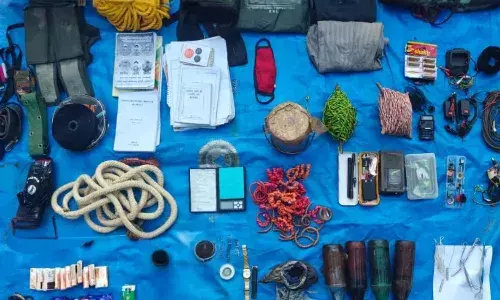 बीजापुर में जवानों की बड़ी कार्रवाई, नक्सली वर्दी के साथ IED और डेटोनेटर समेत कई उपकरण जब्त बीजापुर में जवानों की बड़ी कार्रवाई, नक्सली वर्दी के साथ IED और डेटोनेटर समेत कई उपकरण जब्त
