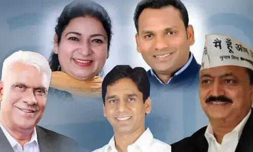 दिल्ली में AAP को बड़ा झटका, चुनाव से पहले 7 विधायकों ने दिया इस्तीफा