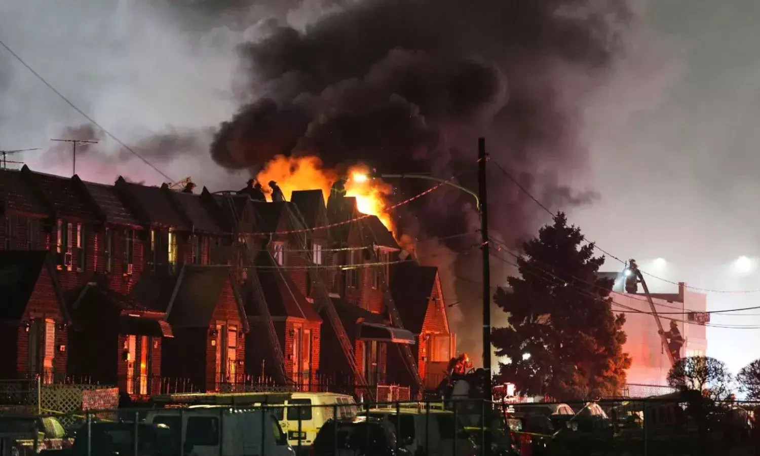 अमेरिका के फिलाडेल्फिया में मेडिकल ट्रांसपोर्ट जेट क्रैश, 6 लोग थे सवार