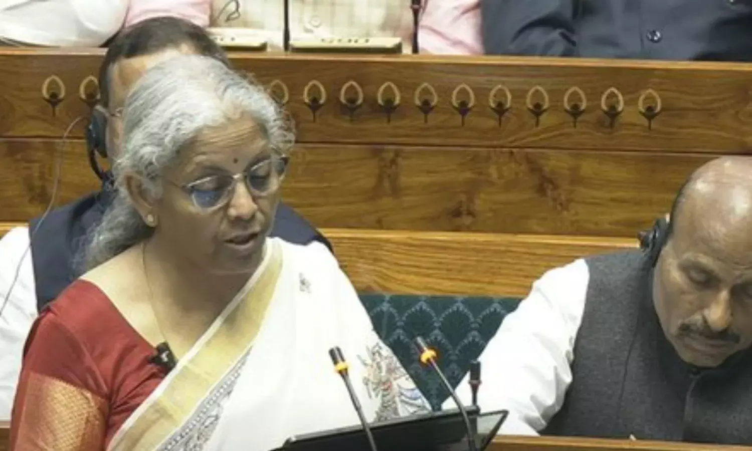 बजट भाषण के दौरान विपक्ष ने किया वॉकआउट, महाकुंभ भगदड़ पर चर्चा की मांग बजट भाषण के दौरान विपक्ष ने किया वॉकआउट, महाकुंभ भगदड़ पर चर्चा की मांग