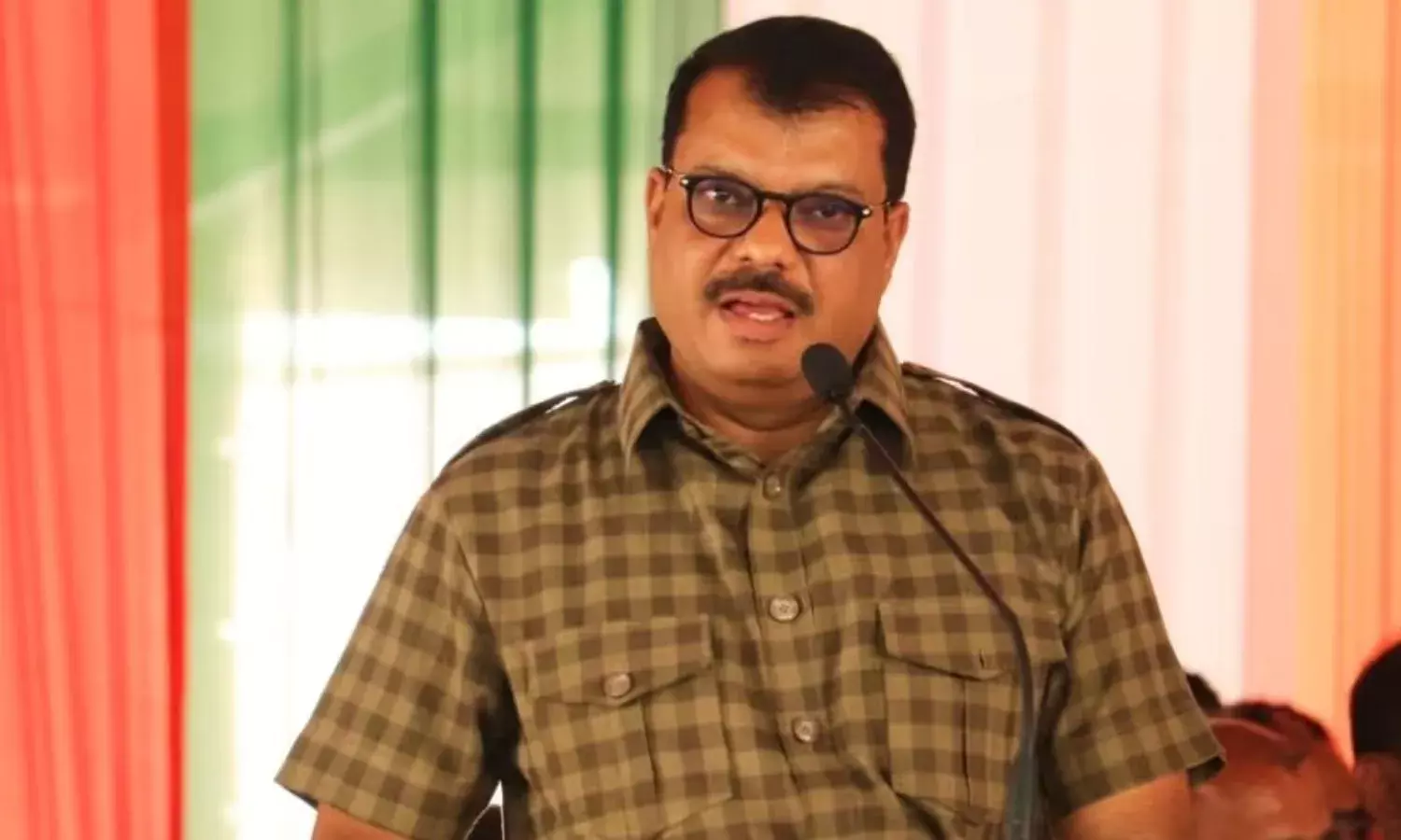 टॉपर्स को मिलने वाली स्कूटी और लैपटॉप पर गरमाई सियासत, उमंग सिंघार बोले- अब खुली सरकार की नींद टॉपर्स को मिलने वाली स्कूटी और लैपटॉप पर गरमाई सियासत, उमंग सिंघार बोले- अब खुली सरकार की नींद