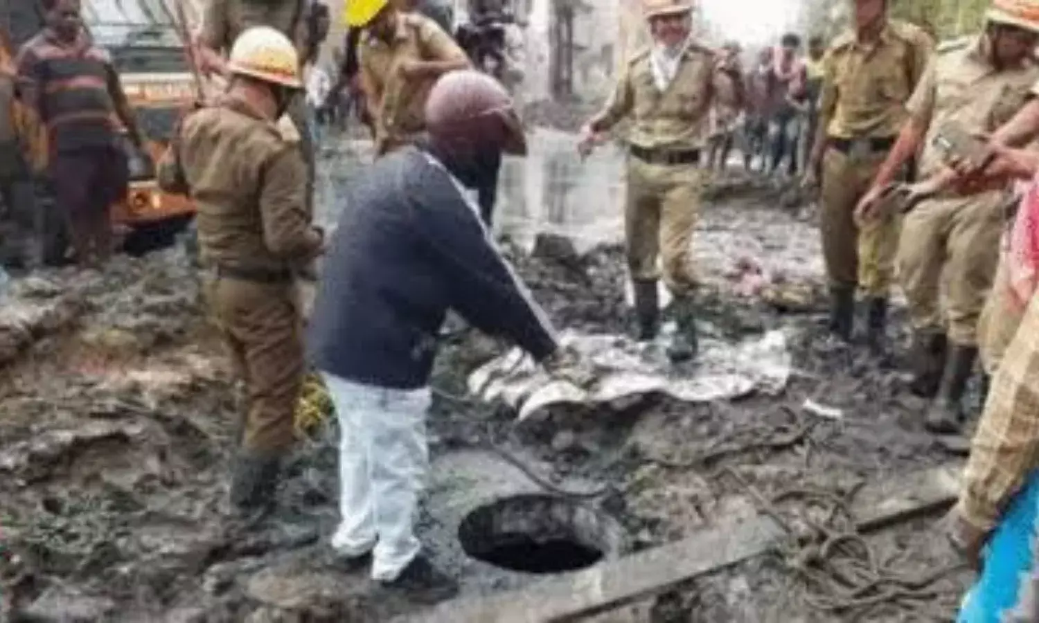 कोलकाता नाले हादसे में जान गंवाए 3 मजदूरों के परिजनों को मिला 10-10 लाख रुपए मुआवजा, जांच जारी