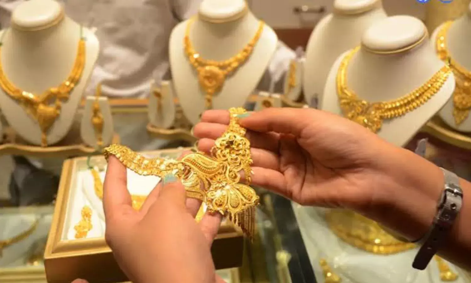 80 हजार के पार पहुंचा सोना का भाव, चांदी हुईं इतनी सस्ती, फटाफट चेक करें आपके शहर के दाम