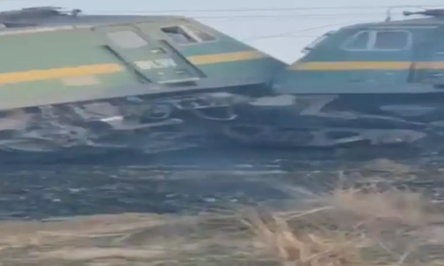 फतेहपुर खागा के पामभीपुर में दो मालगाड़ियां आपस में टकराई, हादसे की जांच जारी