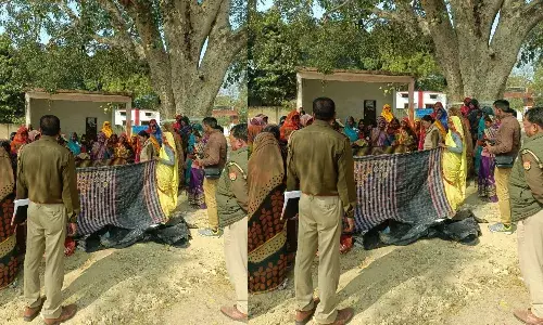 दो बेटियों के बाद नहीं हुआ बेटा तो महिला ने की आत्महत्या, फंदे से लटका मिला शव दो बेटियों के बाद नहीं हुआ बेटा तो महिला ने की आत्महत्या, फंदे से लटका मिला शव