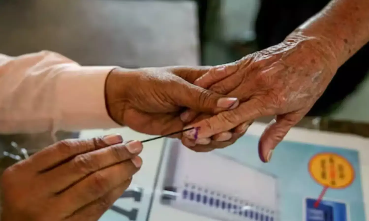 प्रतिष्ठा की लड़ाई में आमने सामने सपा - भाजपा, पासवान या अजीत प्रसाद आज फैसला करेगी जनता