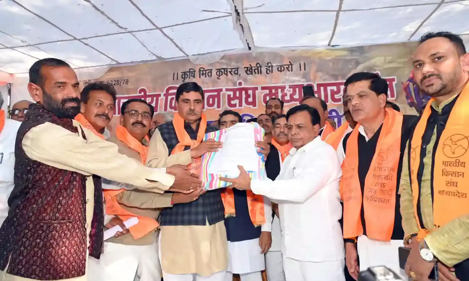 मंत्रालय घेरने जुटे थे 16 जिलों के किसान, उपमुख्यमंत्री जगदीश देवड़ा ने समाप्त कराया प्रदर्शन…