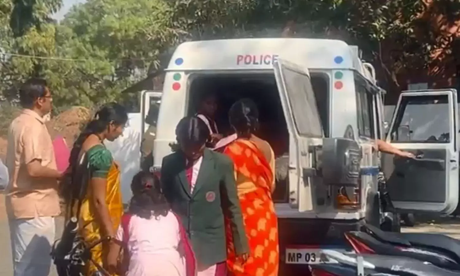 छात्रावास अधीक्षिका ने की छात्राओं के साथ मारपीट, एफआईआर दर्ज…