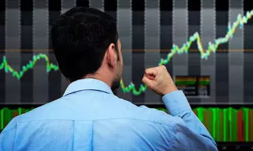 शेयर बाजार की फ्लैट शुरुआत, जानिए सेंसेक्स और निफ्टी का हाल