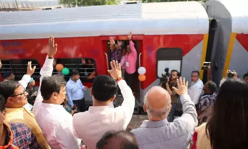 मुख्यमंत्री डॉ.प्रमोद सावंत ने विशेष ट्रेन को दिखाई हरी झंडी