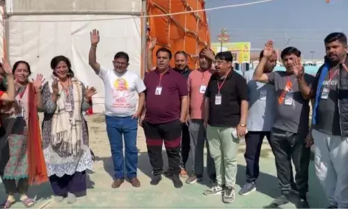 पाकिस्तान से आए हिंदू श्रद्धालुओं ने संगम में लगाई आस्था की डुबकी…