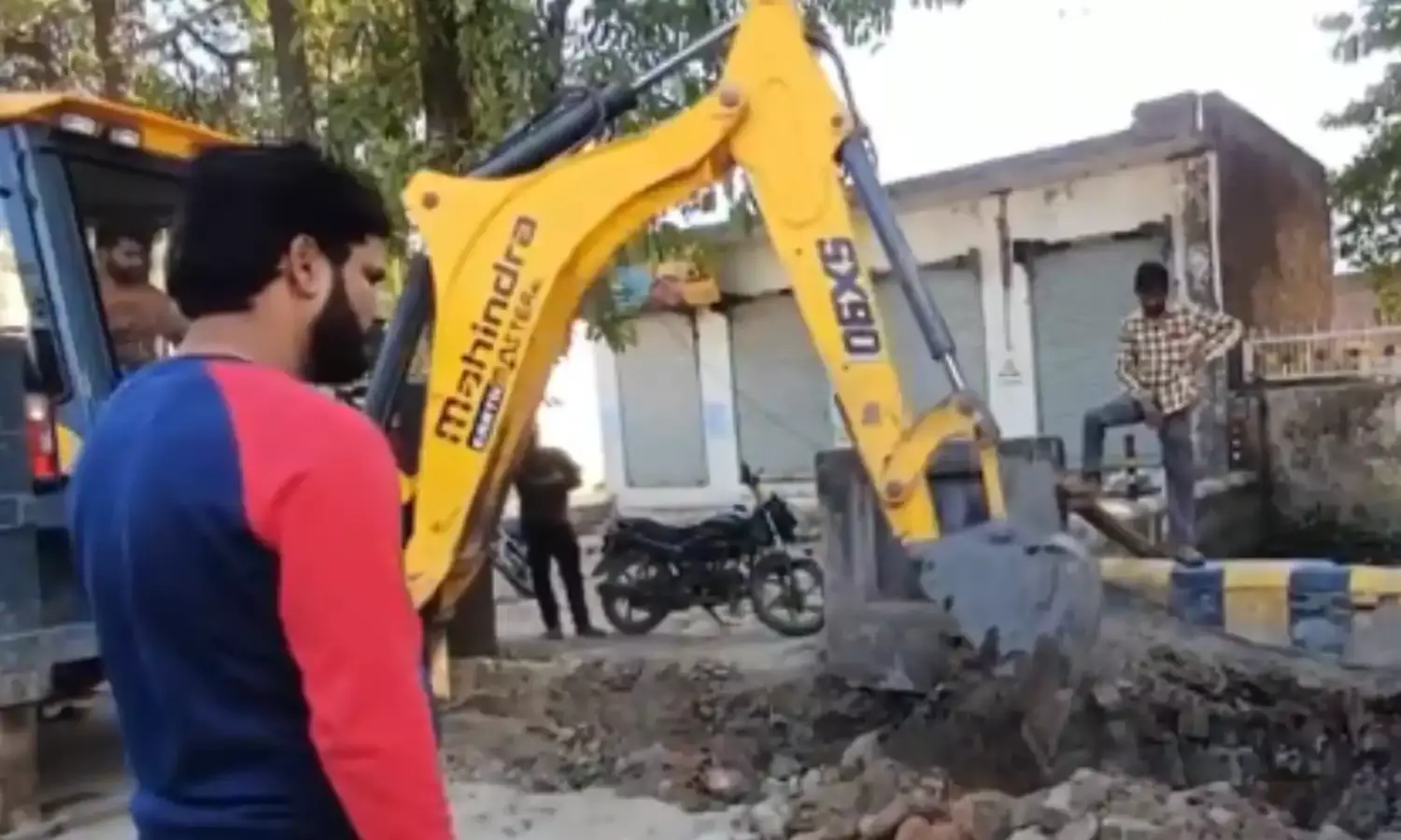 पहलवाड़ा गांव में महवा नदी के पुनरुद्धार के दौरान मिला कुआं, लोगों का दावा शिवलिंग भी मौजूद