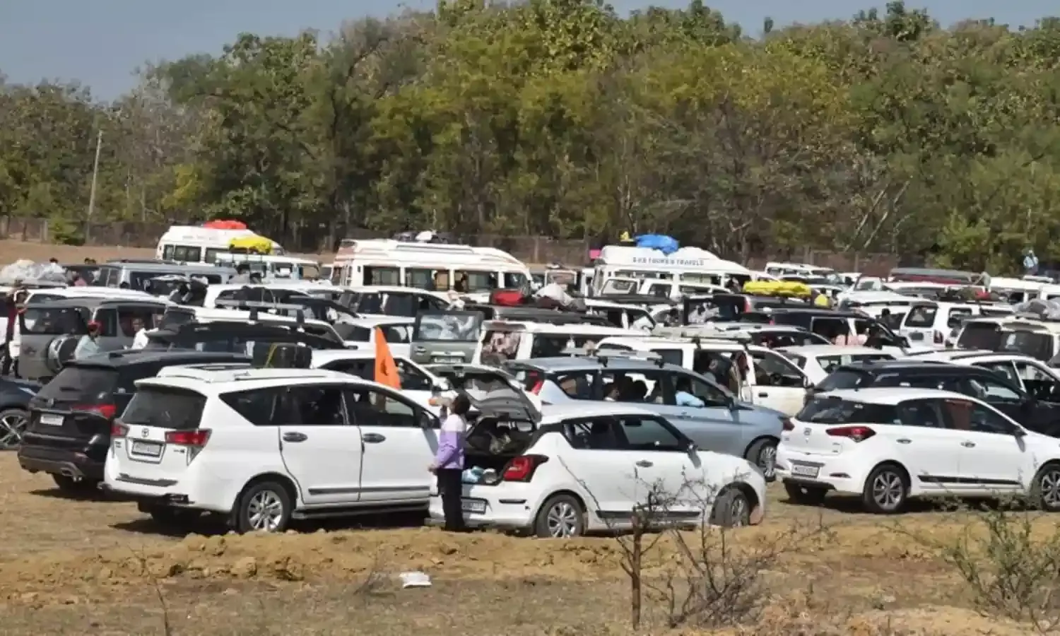 48 घंटे बाद भी लगा 28 किलोमीटर लंबा जाम, फेल हुए प्रशासन के इंतजाम…