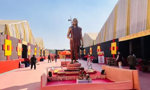 महाकुंभ पहुंच रहे श्रद्धालुओं के आकर्षण का केंद्र बना एकात्म धाम शिविर, शंकराचार्य के जीवन और दर्शन पर लगी प्रदर्शनी ने खींचा लोगों का ध्यान…