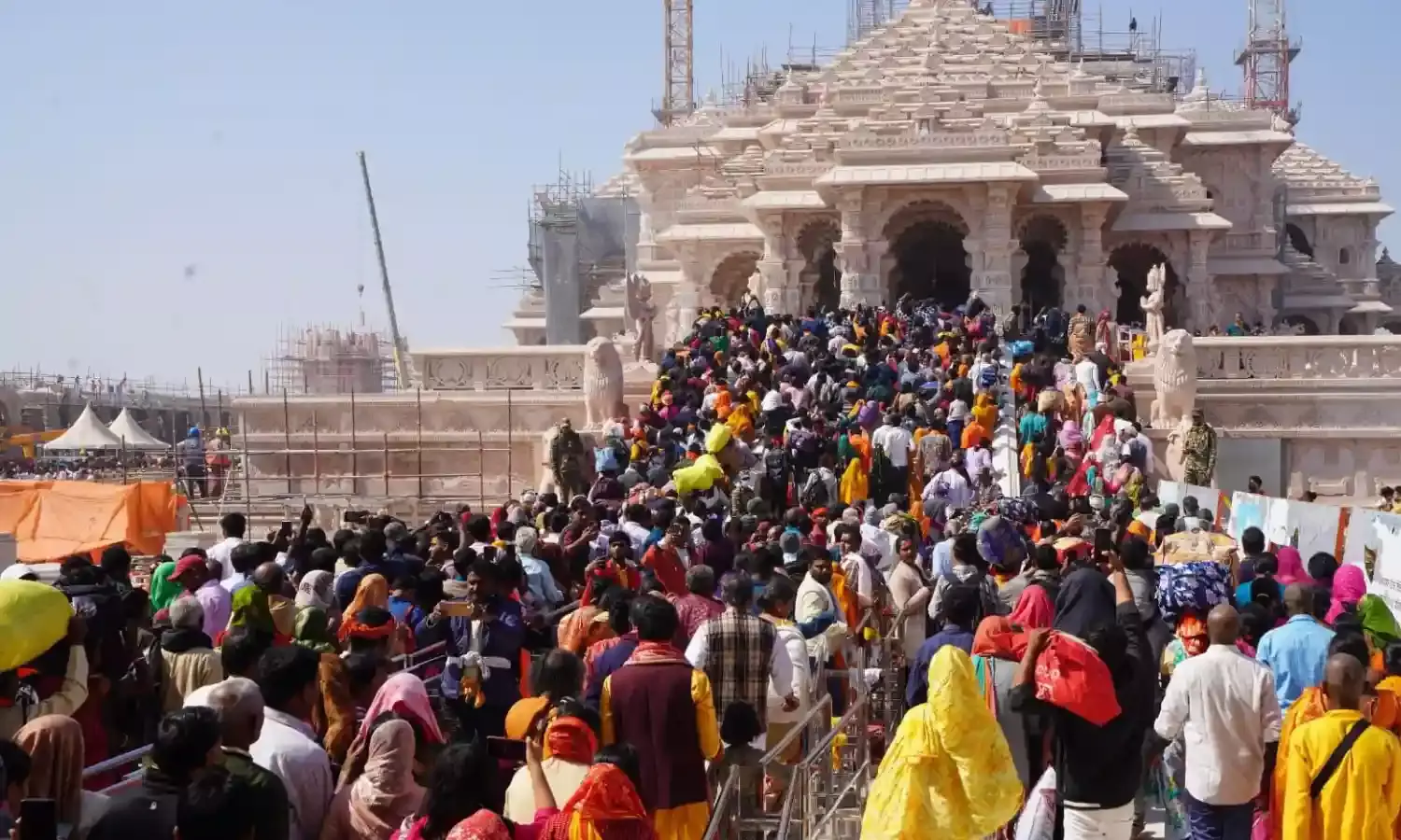 माघ पूर्णिमा पर लाखों श्रद्धालुओं ने सरयू में लगाई आस्था की डुबकी, 26 जनवरी से अब तक 1.5 करोड़ श्रद्धालु पहुंच चुके हैं अयोध्या…