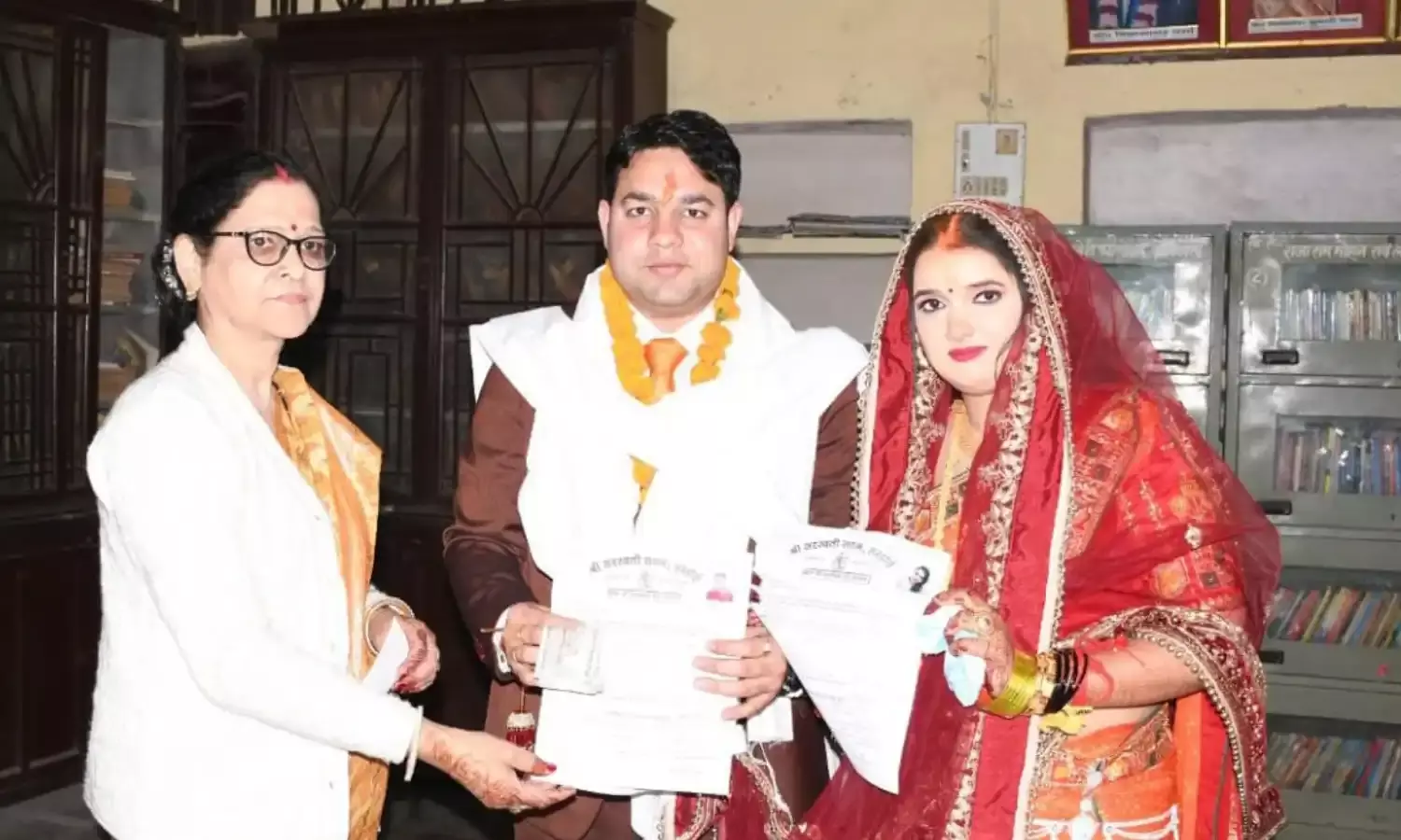 सात फेरे, सात वचन लिए, जाकर बांधी श्री सरस्वती सदन से आजीवन गांठ