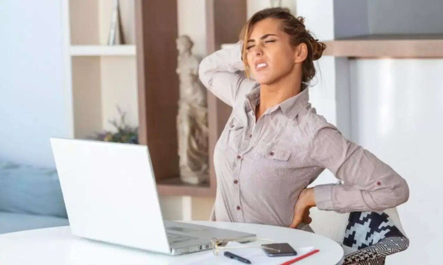 कमर दर्द की समस्या हो तो बिल्कुल भी न करें ये एक्सरसाइज, बढ़ सकती है बिमारी