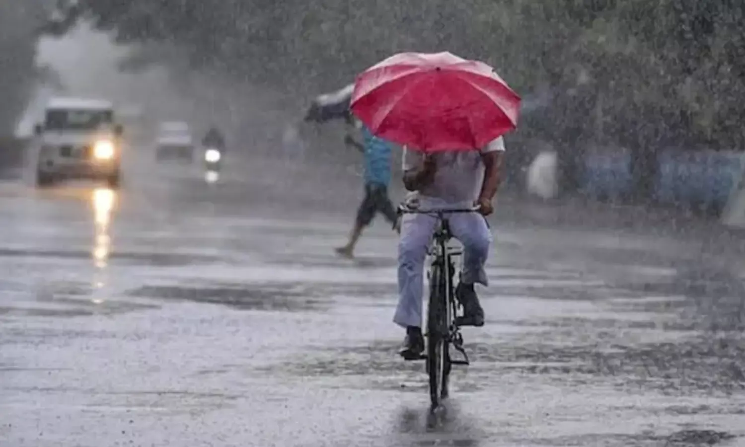 दिल्ली में बढ़ने लगी गर्मी, कई राज्यों में बारिश का अलर्ट