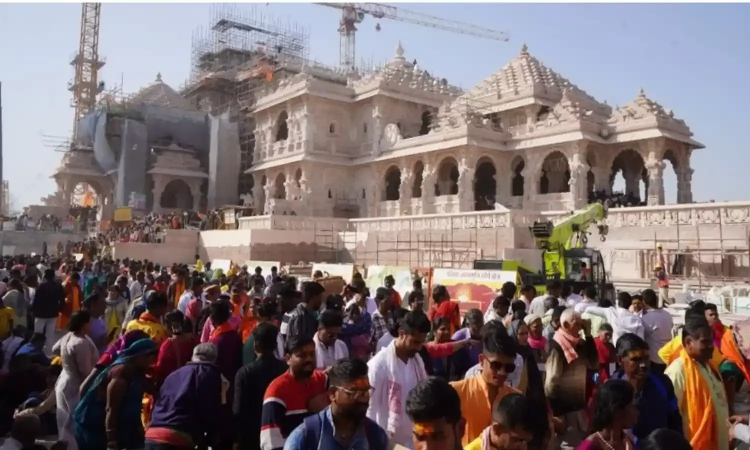 दो दिन में रामनगरी पहुंचे लगभग 25 लाख श्रद्धालु, बुजुर्गों ने कहा कि जीवन मे नही देखी कभी इतनी भीड़… दो दिन में रामनगरी पहुंचे लगभग 25 लाख श्रद्धालु, बुजुर्गों ने कहा कि जीवन मे नही देखी कभी इतनी भीड़…