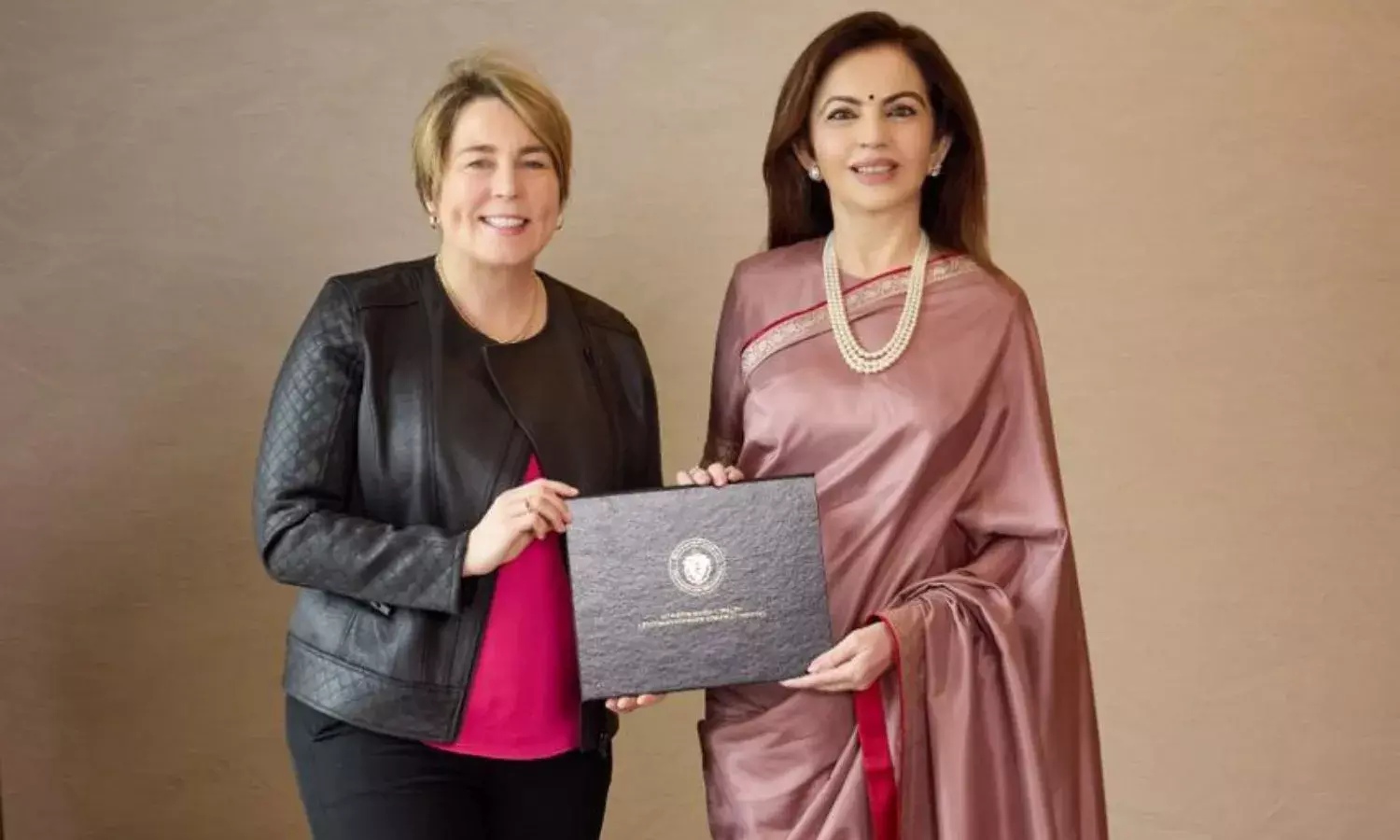 रिलायंस की फाउंडर नीता अंबानी को मिला सम्मान, इस पुरस्कार से गवर्नर ने नवाजा रिलायंस की फाउंडर नीता अंबानी को मिला सम्मान, इस पुरस्कार से गवर्नर ने नवाजा