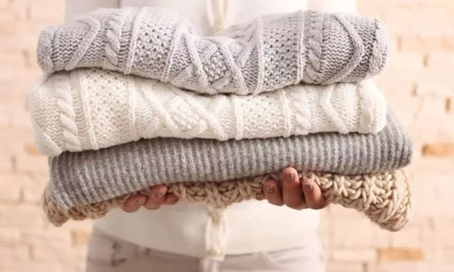 इन तरीकों से गर्म कपड़ों को करें पैक, लंबे समय तक रहेंगे बिल्कुल सही