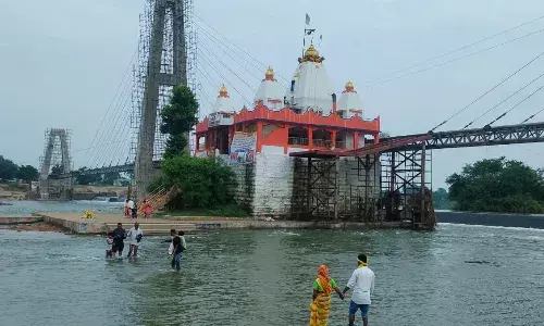सदियों से श्रद्धालुओं के लिए आस्था का है केंद्र, खारून नदी के बीच निर्मित सांस्कृतिक धरोहर