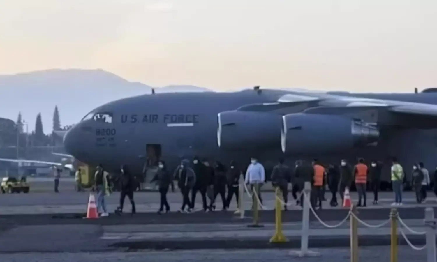 अमेरिका से डिपोर्ट भारतीयों को लेकर तीसरा विमान पहुंचा अमृतसर, 112 अवैध प्रवासी सवार अमेरिका से डिपोर्ट भारतीयों को लेकर तीसरा विमान पहुंचा अमृतसर, 112 अवैध प्रवासी सवार