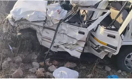 सीधी में 14 फ़ीट गहरी खाई में गिरी बोलेरो, चार लोगों की मौत, कई गंभीर