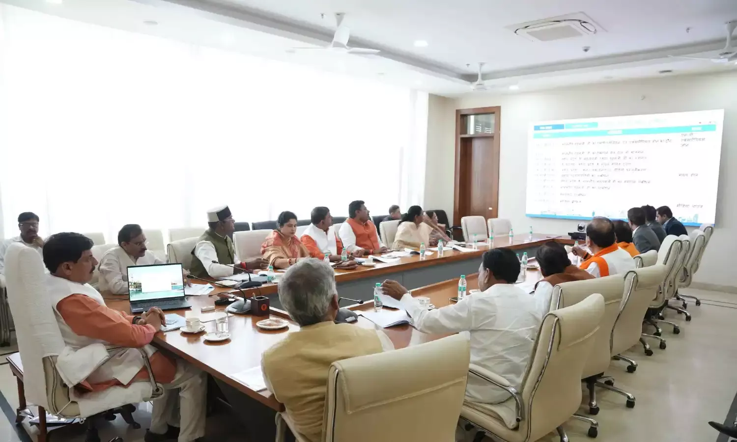 मुख्यमंत्री बोले – निवेशक हमारे विशेष मेहमान,  निवेशकों का स्वागत भारतीय आतिथ्य परंपरा से हो…