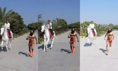 लाज़वाब फिटनेस ! घोड़े से तेज दौड़े बाबा रामदेव, रेस का वीडियो किया शेयर