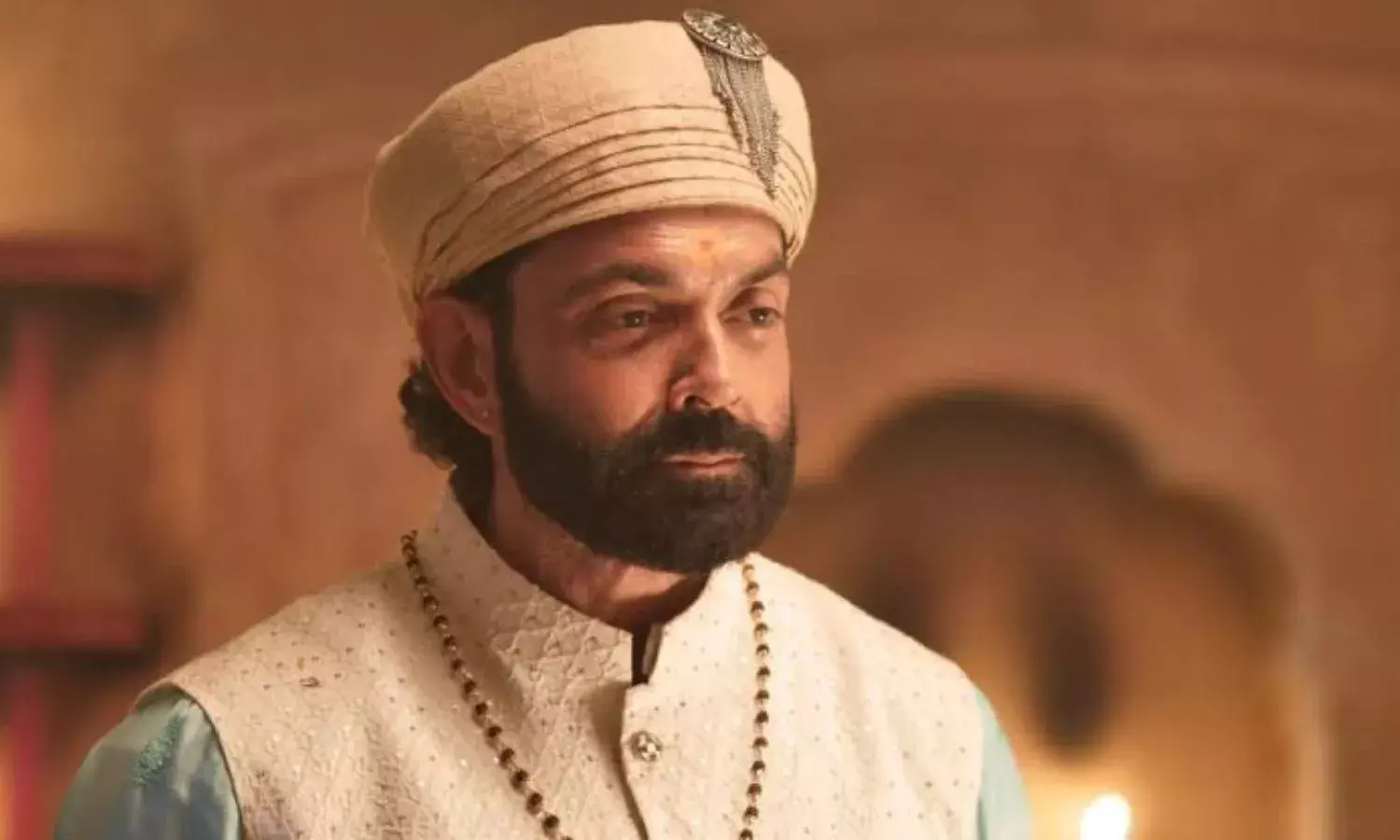 क्या बाबा निराला को अपनों से मिलेगा धोखा, आश्रम 3 के पार्ट 2 का ट्रेलर हुआ आउट