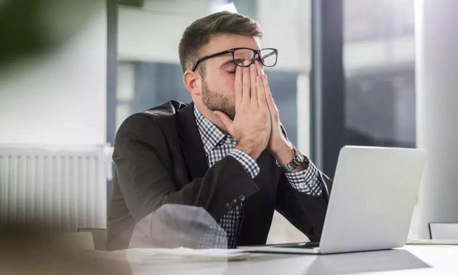 ऑफिस से घर जाने के बाद थकान और स्ट्रेस करना चाहते हैं कम तो तुरंत अपनाएं ये टिप्स