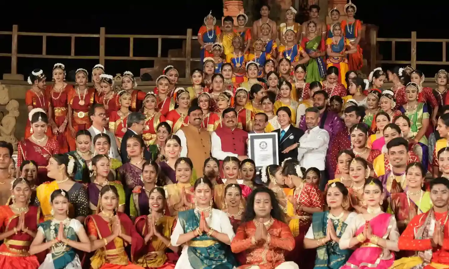 खजुराहो में बना विश्व रिकॉर्ड, कलाकारों ने 24 घंटे 9 मिनट 26 सेकंड तक लगातार किया नृत्य