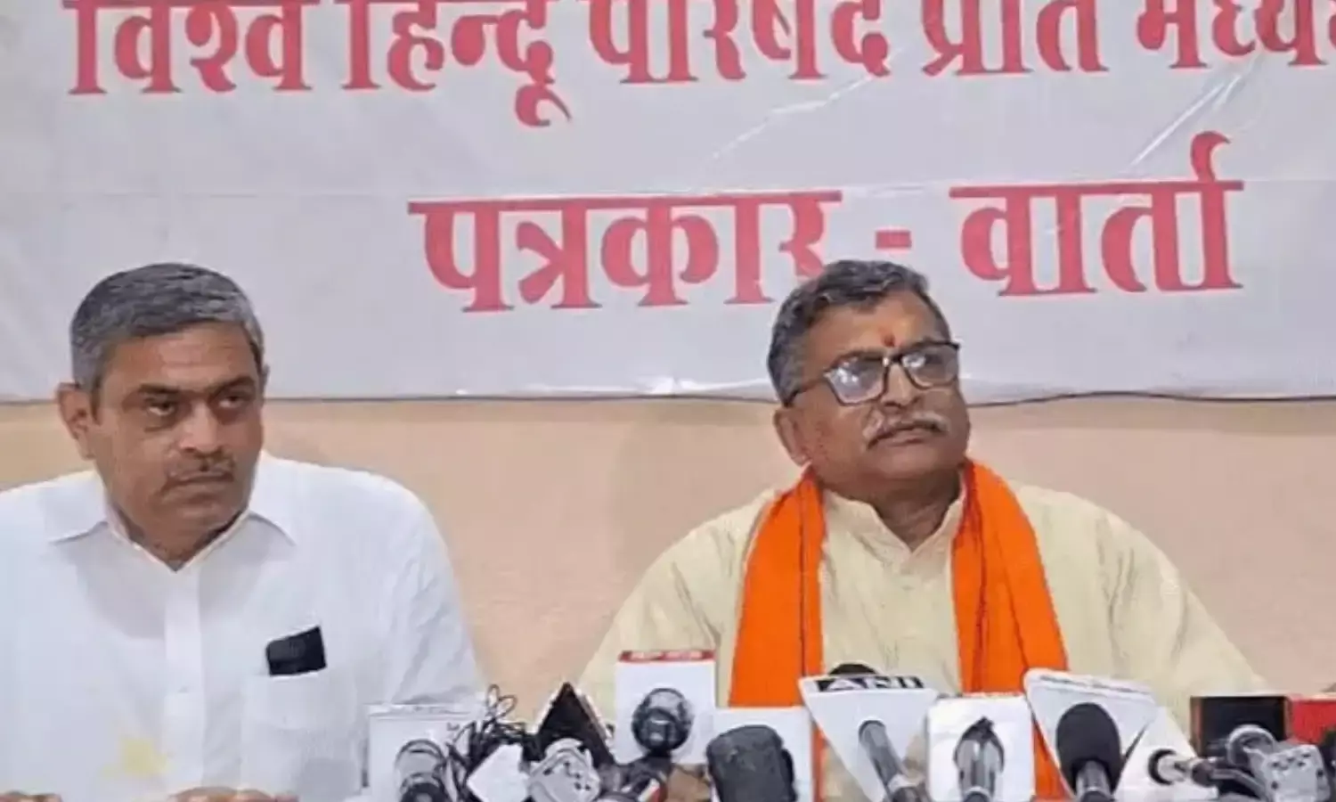 हर हिन्दू परिवार में दो-तीन बच्चे होने चाहिए - मिलिंद परांडे