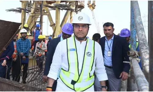 सड़कों पर उतरे सरकार के मंत्री, सफाई और मरम्मत कार्यों का लिया जायजा…