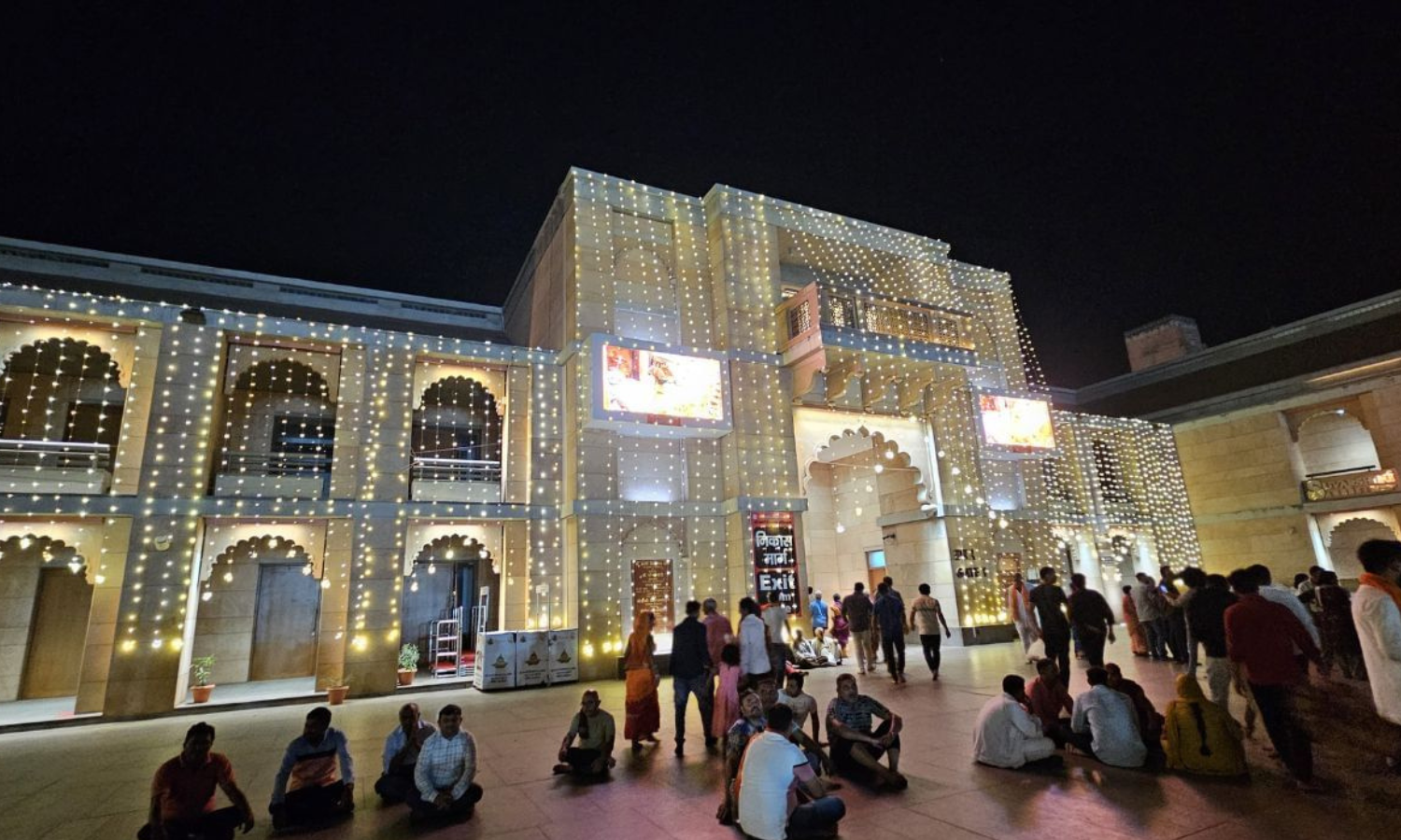 काशी विश्वनाथ धाम में महाशिवरात्रि की धूम, श्रृंगार भोग और शयन आरती नहीं होगी काशी विश्वनाथ धाम में महाशिवरात्रि की धूम, श्रृंगार भोग और शयन आरती नहीं होगी