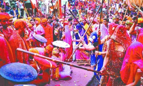 ब्रज की रंगों भरी होली का आगाज, जानें कब-कब और कहां होगा उत्सव