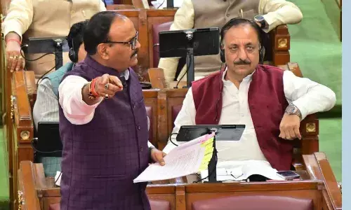 मुलायम के विवादित वक्तव लड़कों से गलती हो जाती है... के बहाने डिप्टी CM ने ली चुटकी, सपा ने काटा हंगामा