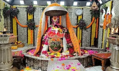 क्यों शिवलिंग पर चढ़ाया प्रसाद खाना होता हैं अशुभ, जानिए इसके पीछे की धार्मिक मान्यताएं