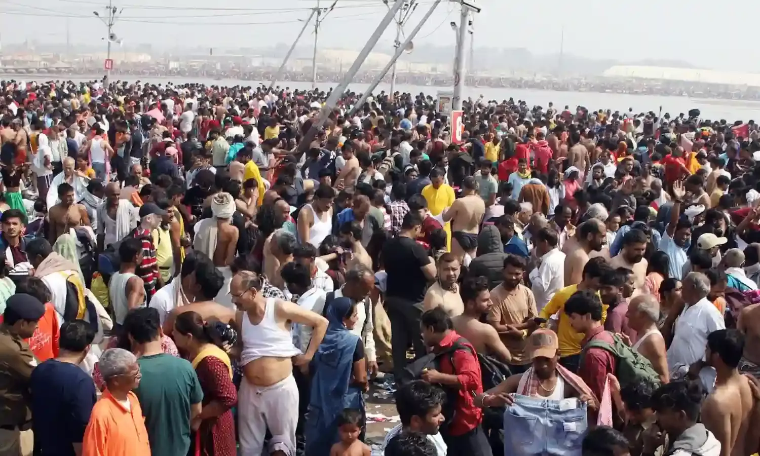महाशिवरात्रि के महास्नान से पूर्व उमड़े करोड़ों श्रद्धालु, संख्या 64 करोड़ पार, अफसर अलर्ट…