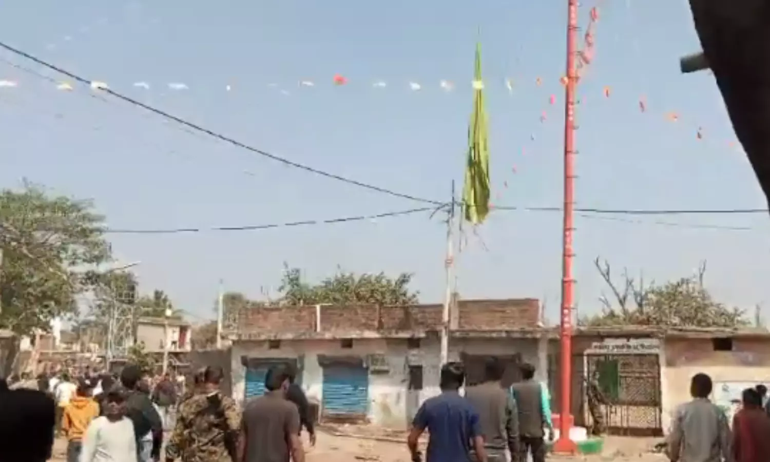 शिवरात्रि पर हजारीबाग में बवाल, झंडे और लाउडस्पीकर को लेकर भिड़े लोग शिवरात्रि पर हजारीबाग में बवाल, झंडे और लाउडस्पीकर को लेकर भिड़े लोग