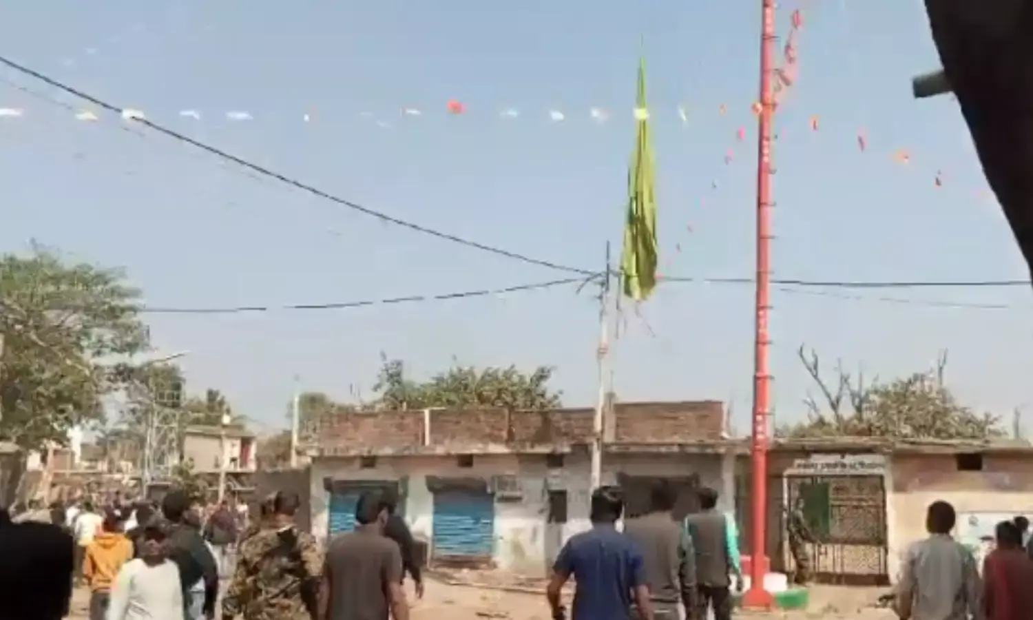 शिवरात्रि पर हजारीबाग में बवाल, झंडे और लाउडस्पीकर को लेकर भिड़े लोग