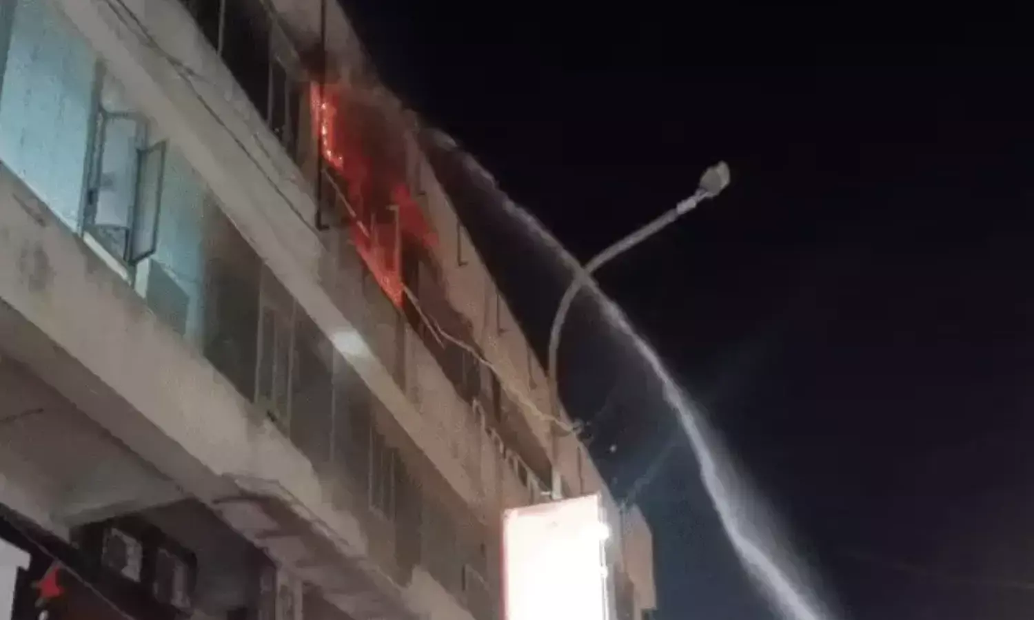 रीवा लोकायुक्त दफ्तर में लगी आग, कई दस्तावेज जले, घंटों की मशक्कत के बाद पाया काबू