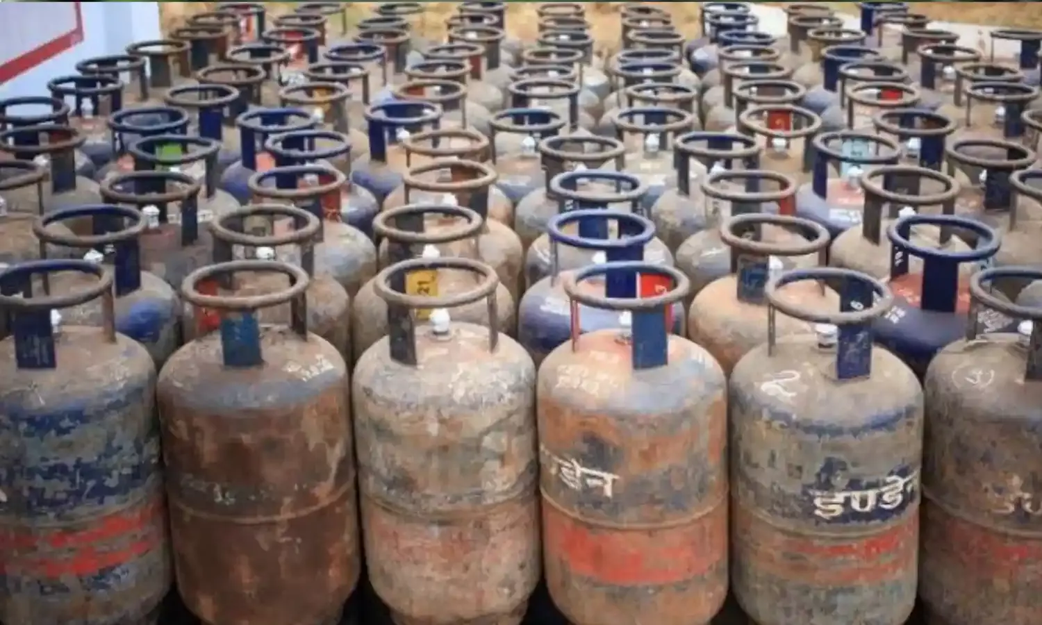 होली के पहले आम आदमी को तगड़ा झटका, इतने रुपए बढ़ गए LPG सिलेंडर के दाम, जाने नई क़ीमत…