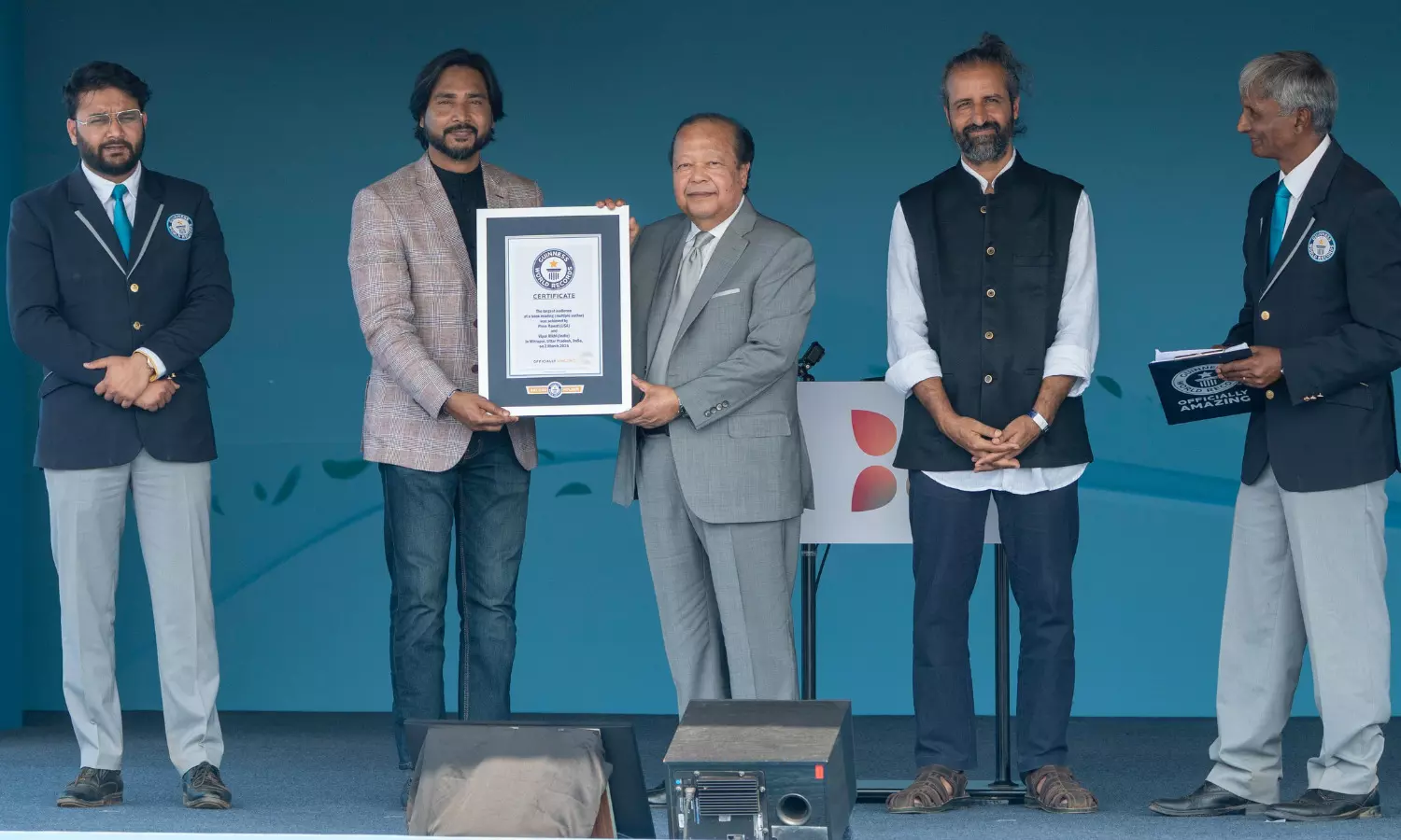 प्रेम रावत ने तोड़ा जेके रोलिंग का पुस्तक वाचन का विश्व कीर्तिमान एक से अधिक लेखकों के पुस्तक वाचन में अब तक की सबसे बड़ी दर्शक संख्या 1,33,234.... प्रेम रावत ने तोड़ा जेके रोलिंग का पुस्तक वाचन का विश्व कीर्तिमान एक से अधिक लेखकों के पुस्तक वाचन में अब तक की सबसे बड़ी दर्शक संख्या 1,33,234....