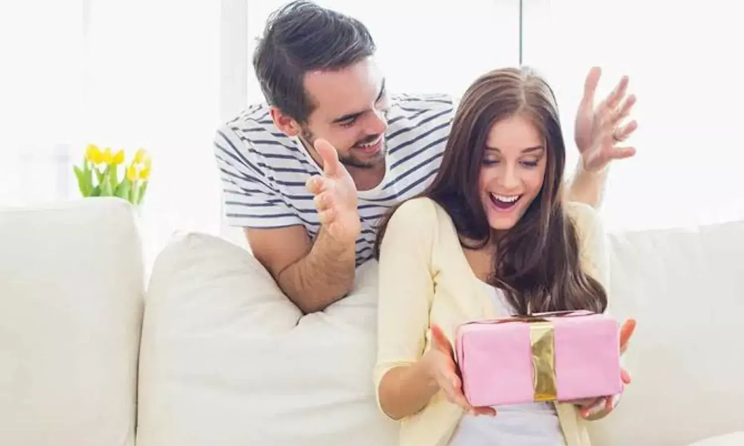 महिला दिवस पर अपने घर की महिलाओं को गिफ्ट देने का कर रहे हैं प्लान, इन ऑप्शन में से चुनें