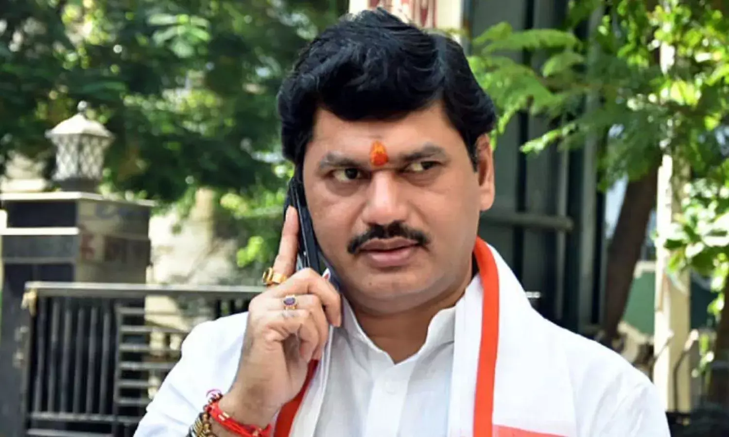 NCP मंत्री धनंजय मुंडे ने दिया इस्तीफा, सीएम देवेंद्र फडणवीस ने किया स्वीकार